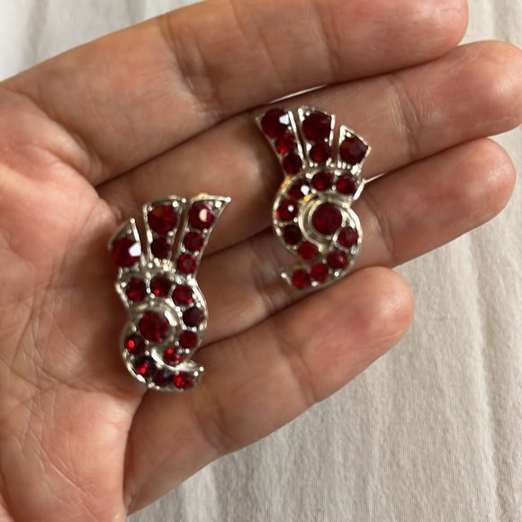 Vintage Ruby Rhinestone Jewelry Set Pin Clip On Earrings MCM Art Deco Brooch Mod - Picture 6 of 9